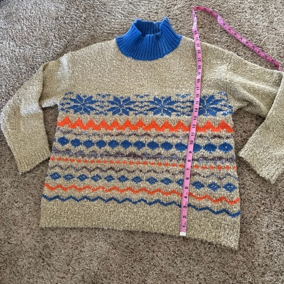 Easel Los Angeles Cowl Neck Snowflake printed Sweater
Size Large - Picture 11 of 12